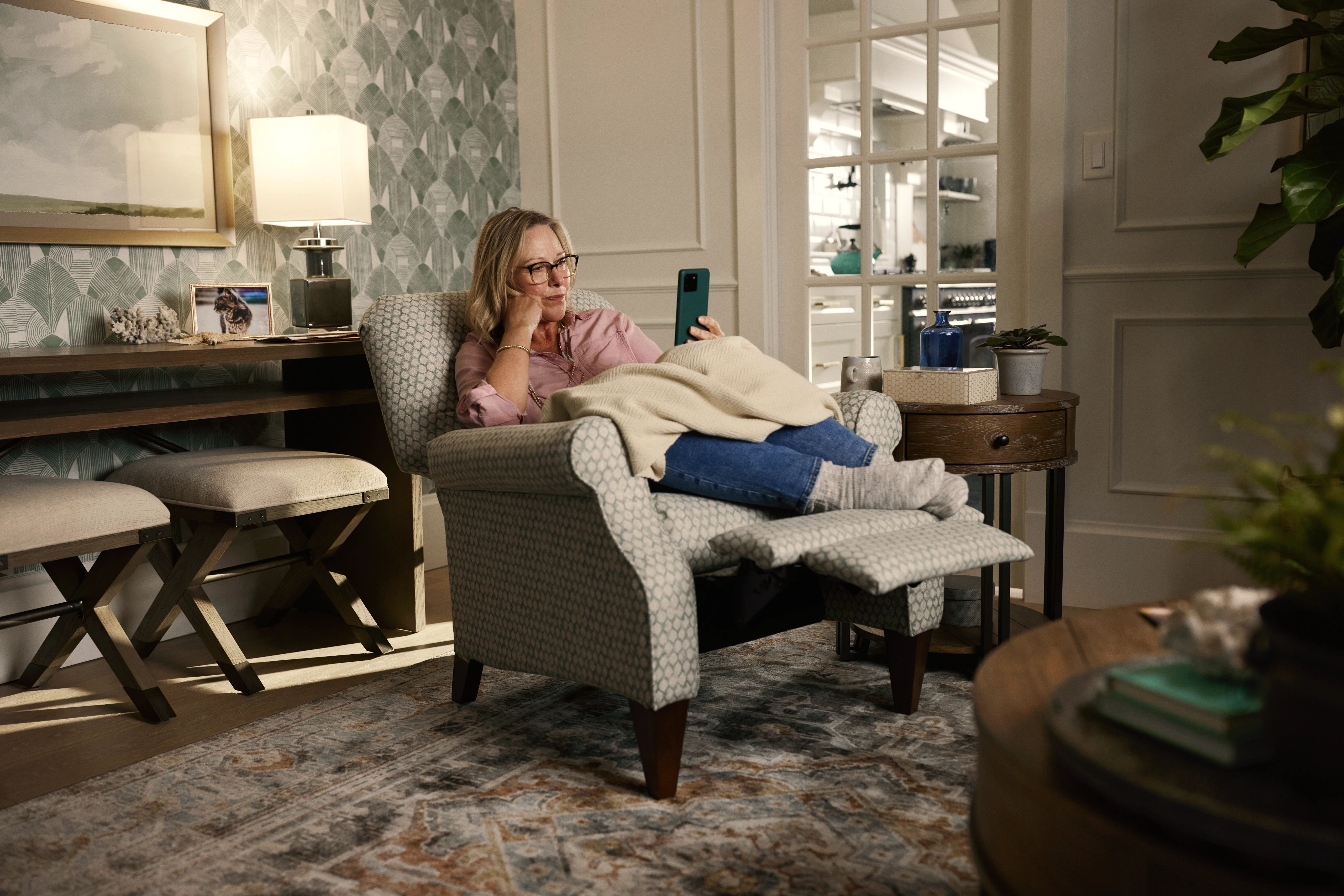 does the charlotte high leg reclining chair include a warranty?